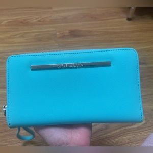 Steve Madden NWOT turquoise wristlet